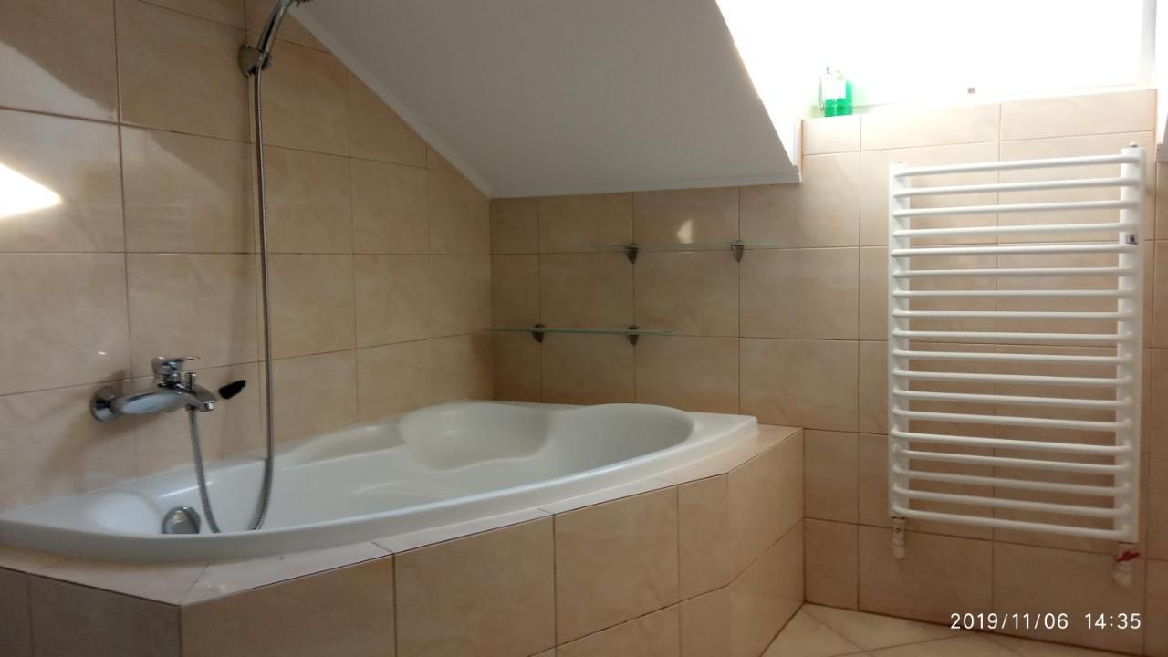 Apartament W Domu Na Wsi Tomaszow Lubelski Bagian luar foto